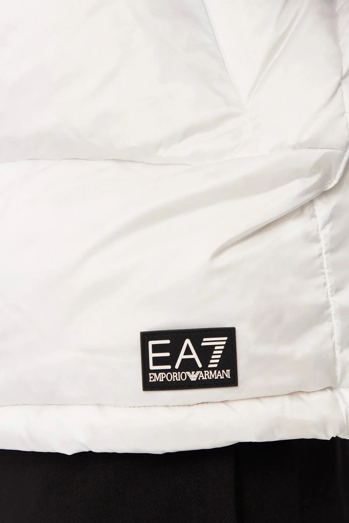 EA7 Logolu Su İtici Rüzgar Geçirmez Oversize Fit Çıkarılabilir Kapüşonlu Şişme Erkek Mont 6DPB33 PNEOZ 1100 BEYAZ - 7