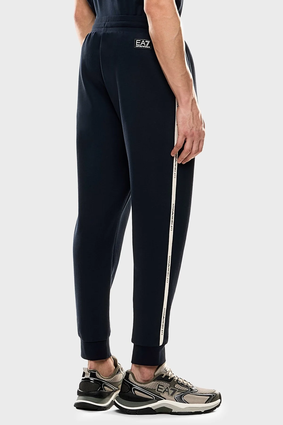 EA7 Pamuklu Regular Fit Lastikli Paça Logolu Şerit Detaylı Jogger Erkek Pantolon 7M000974 AF10377 UB102 LACİVERT - 3