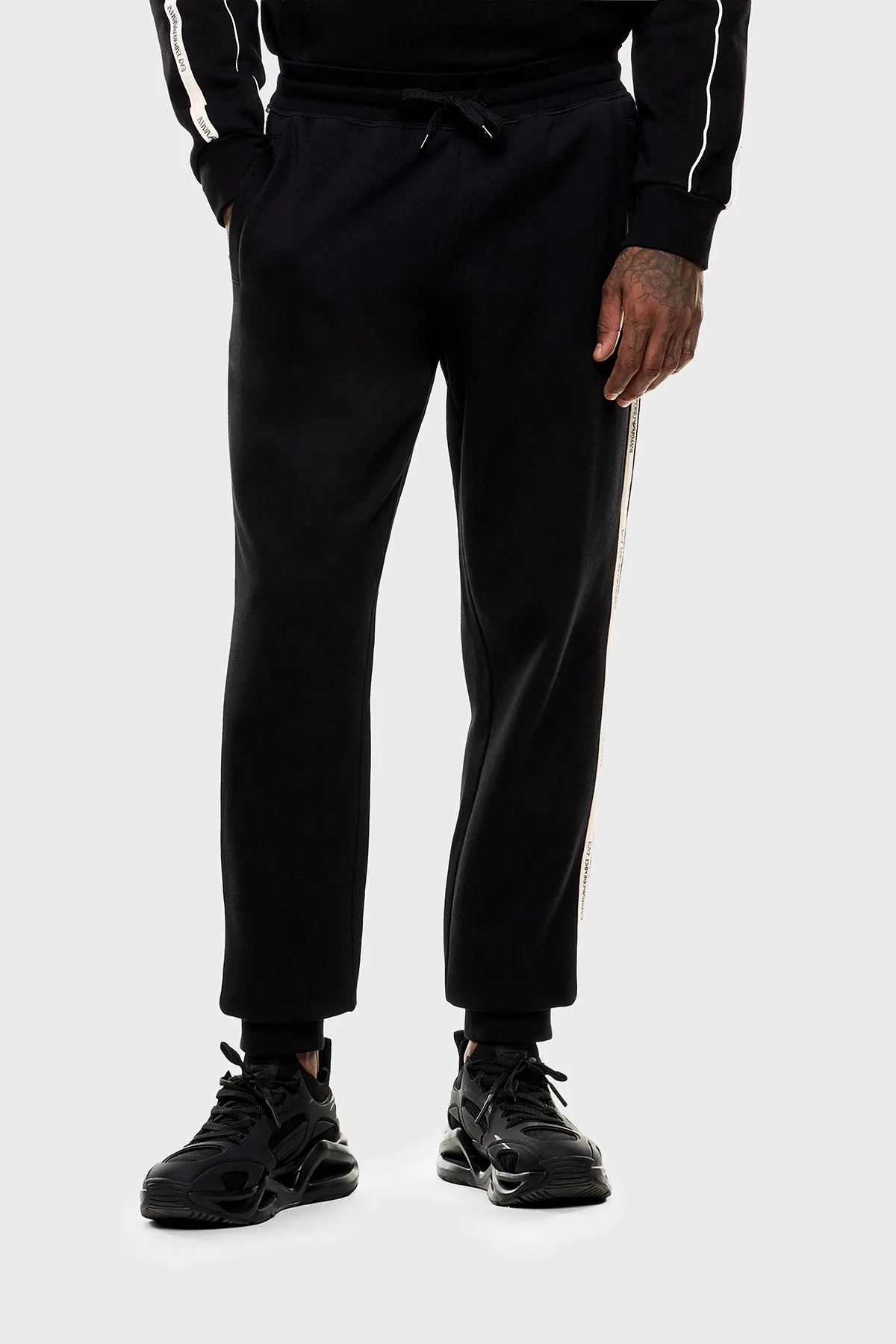 EA7 Pamuklu Regular Fit Lastikli Paça Logolu Şerit Detaylı Jogger Erkek Pantolon 7M000974 AF10377 UC001 SİYAH - 1