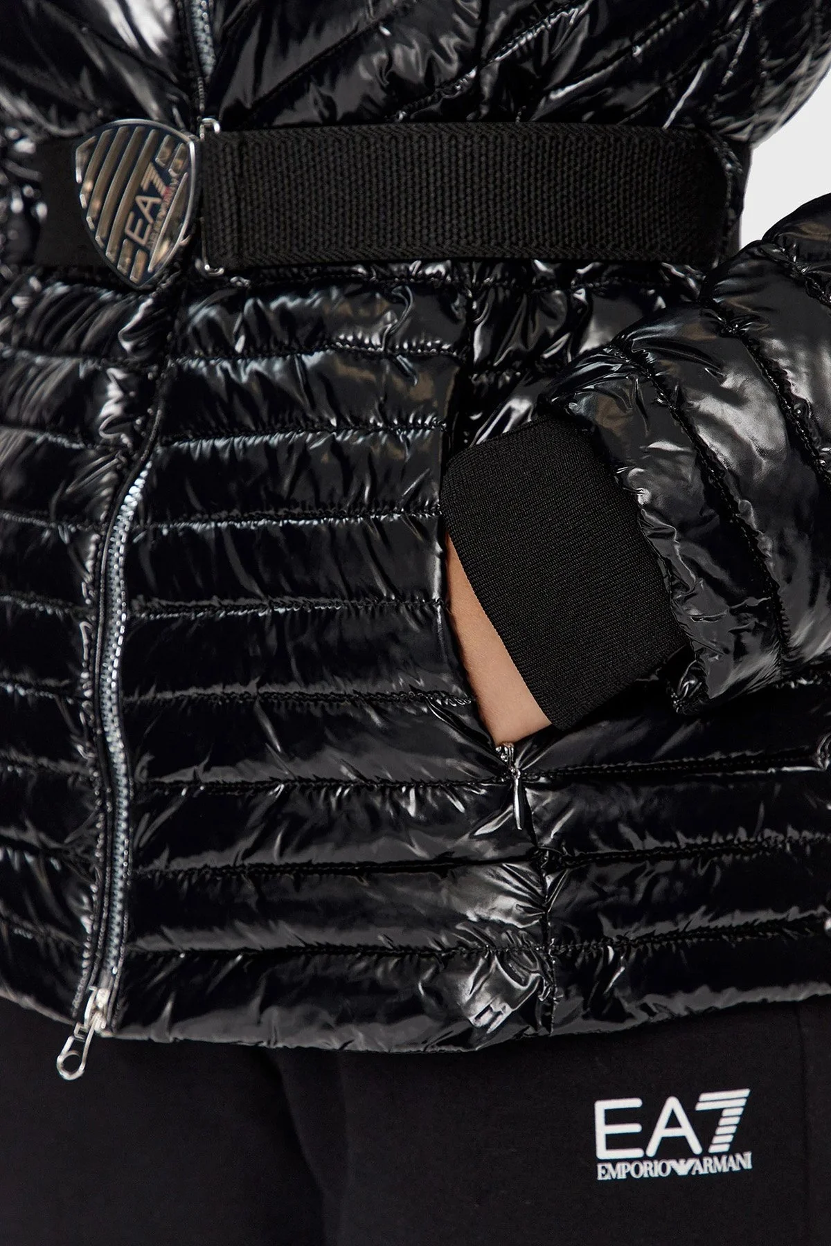 EA7 Parlak Görünümlü Gizli Kapüşonlu Dik Yaka Regular Fit Bayan Mont 6RTB12 TNEQZ 1200 SİYAH - 5