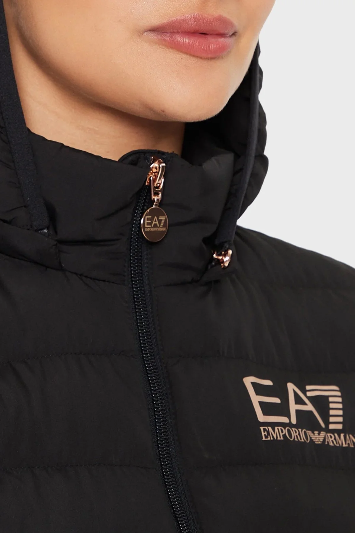 EA7 Regular Fit Çıkarılabilir Kapüşonlu Şişme Bayan Mont 8NTB23 TNF8Z 0210 SİYAH - 5