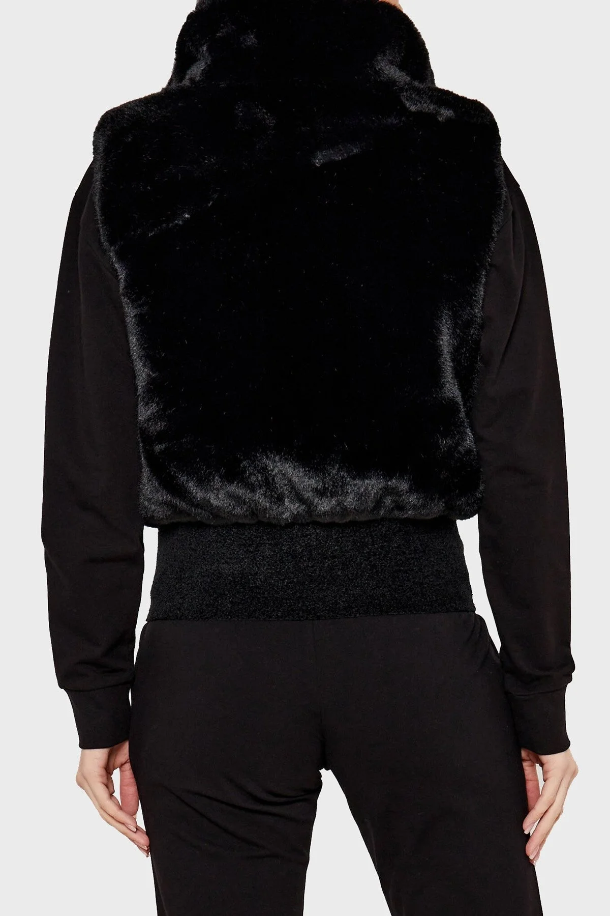 EA7 Regular Fit Dik Yaka Yumuşak Tüylü Bayan Yelek 6DTQ03 TN2ZZ 1200 SİYAH - 3