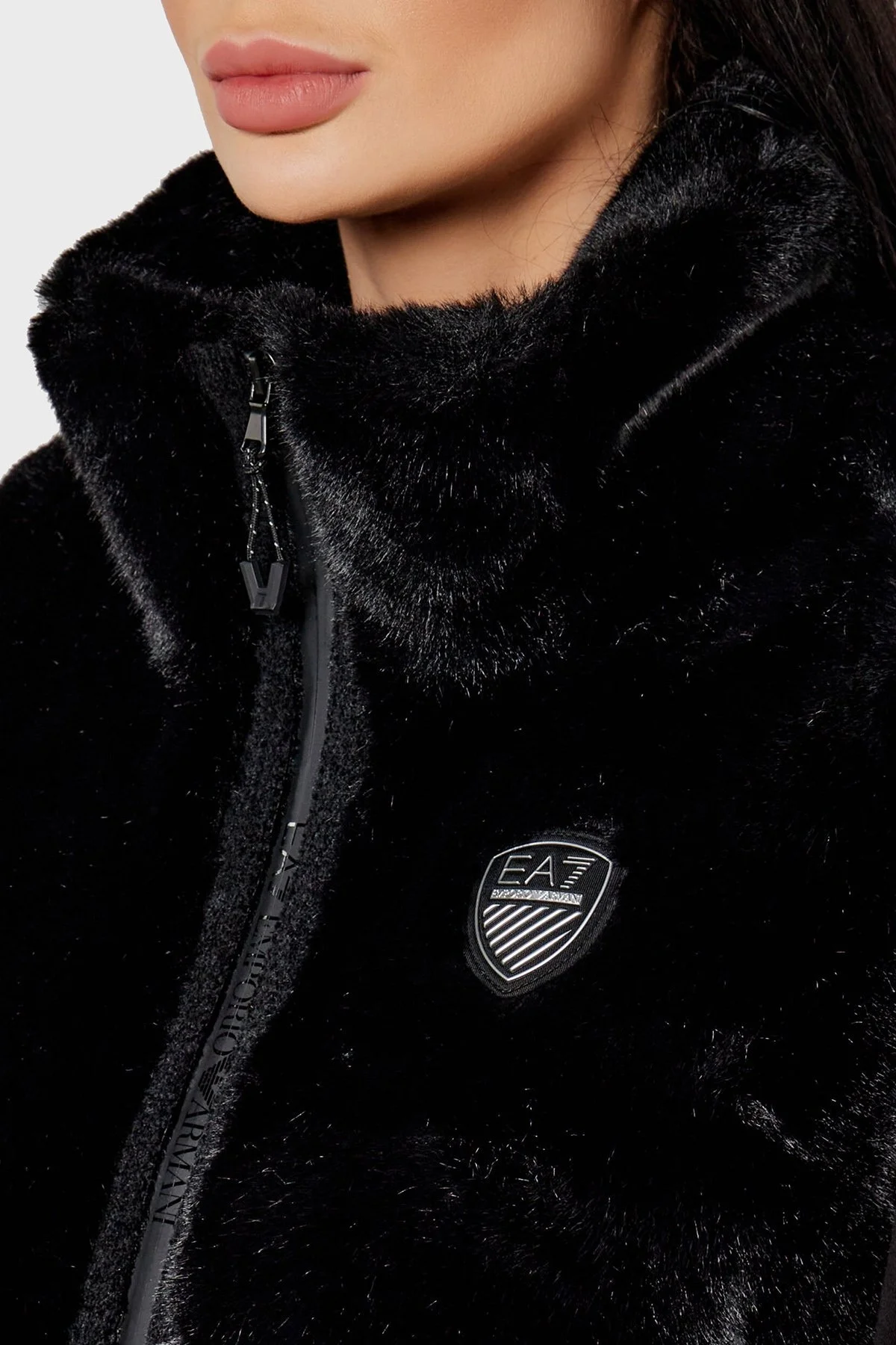 EA7 Regular Fit Dik Yaka Yumuşak Tüylü Bayan Yelek 6DTQ03 TN2ZZ 1200 SİYAH - 4