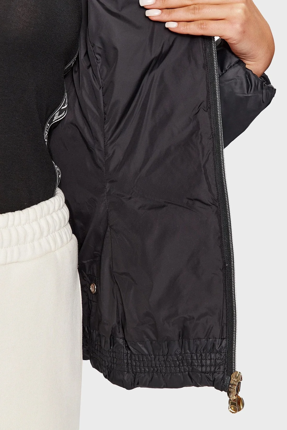 EA7 Regular Fit Kapüşonlu Şişme Bayan Mont 6RTB01 TN88Z 0200 SİYAH - 5