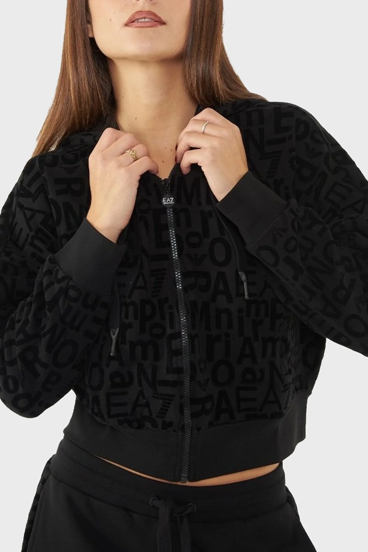 EA7 Streç Pamuklu Logo Baskılı Relaxed Fit Kapüşonlu Crop Bayan Sweat 7W000007 AF10195 UC001 SİYAH - 2