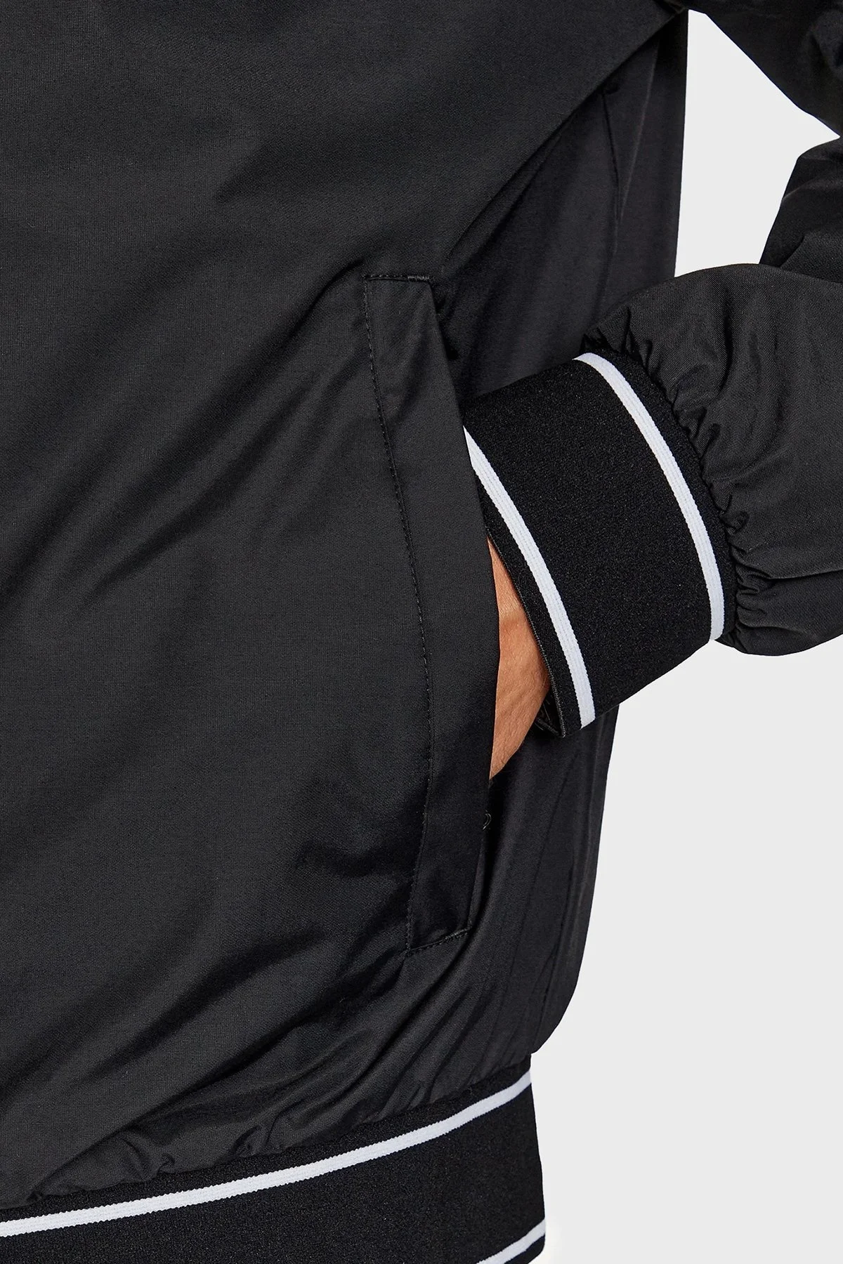 EA7 Su ve Rüzgar Geçirmez Regular Fit Dik Yaka Erkek Mont 6RPB07 PN27Z 1200 SİYAH - 4