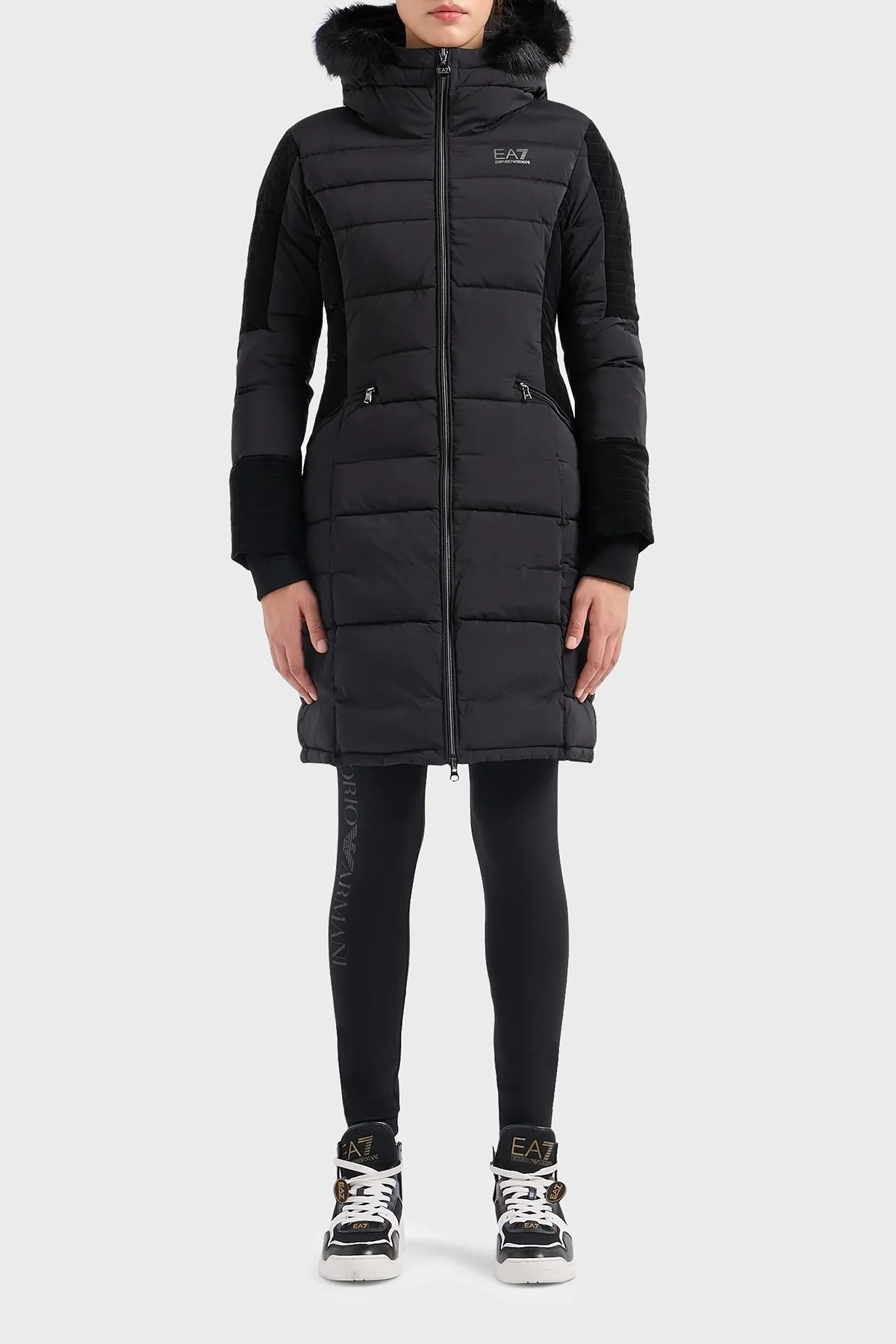 EA7 Yakası Tüylü Kapüşonlu Fermuarlı Regular Fit Uzun Bayan Mont 6RTL10 TNDAZ 1200 SİYAH - 1