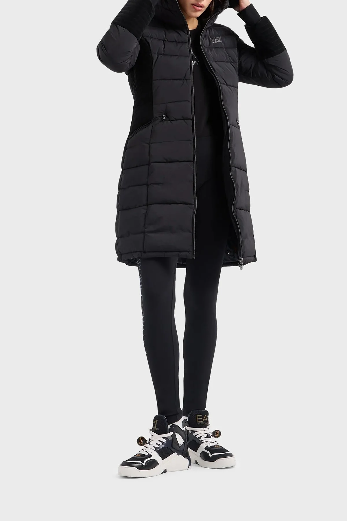EA7 Yakası Tüylü Kapüşonlu Fermuarlı Regular Fit Uzun Bayan Mont 6RTL10 TNDAZ 1200 SİYAH - 3