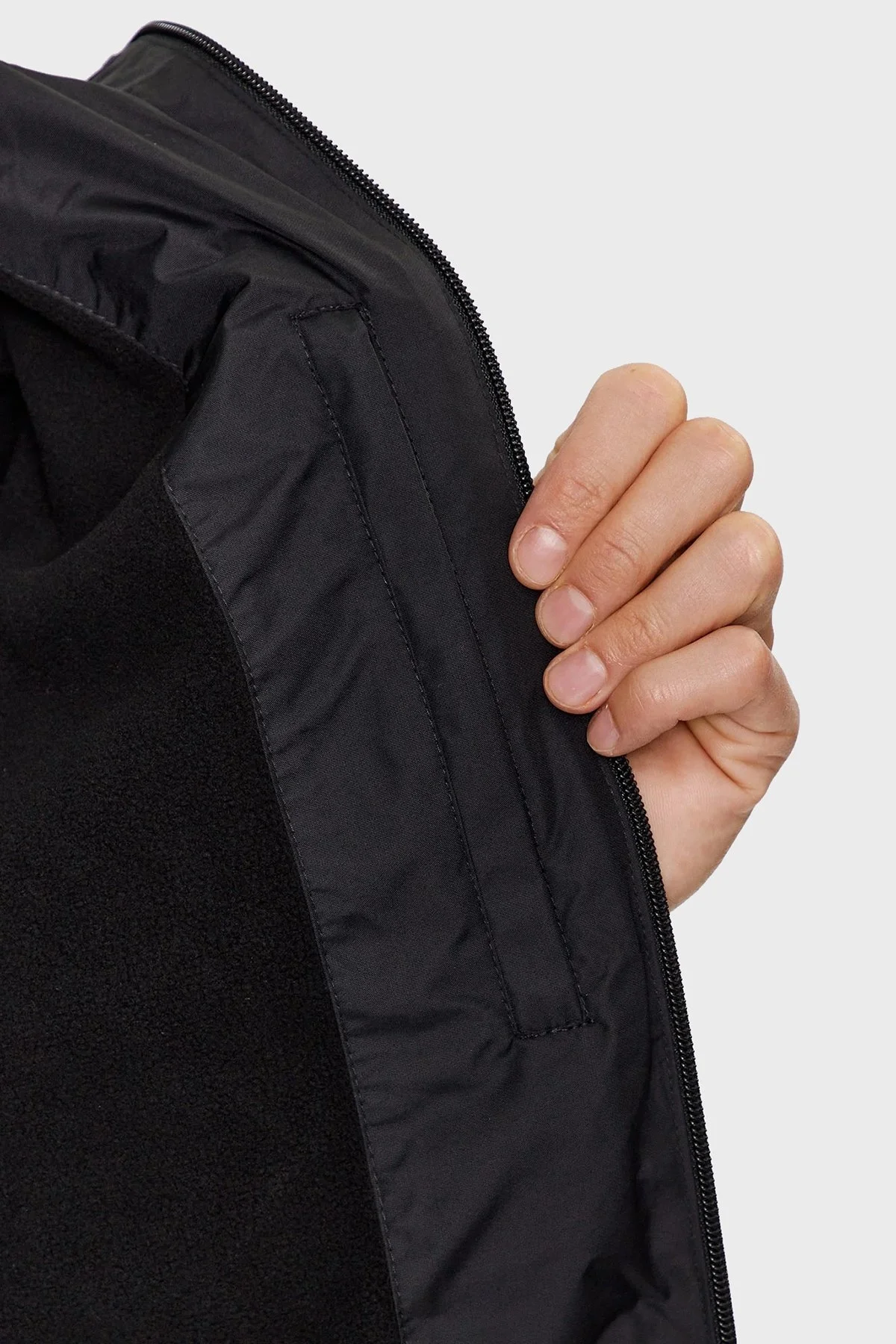 EA7 Yumuşak Polar Astarlı Regular Fit Kapüşonlu Erkek Mont 6RPB08 PN27Z 0208 SİYAH - 5