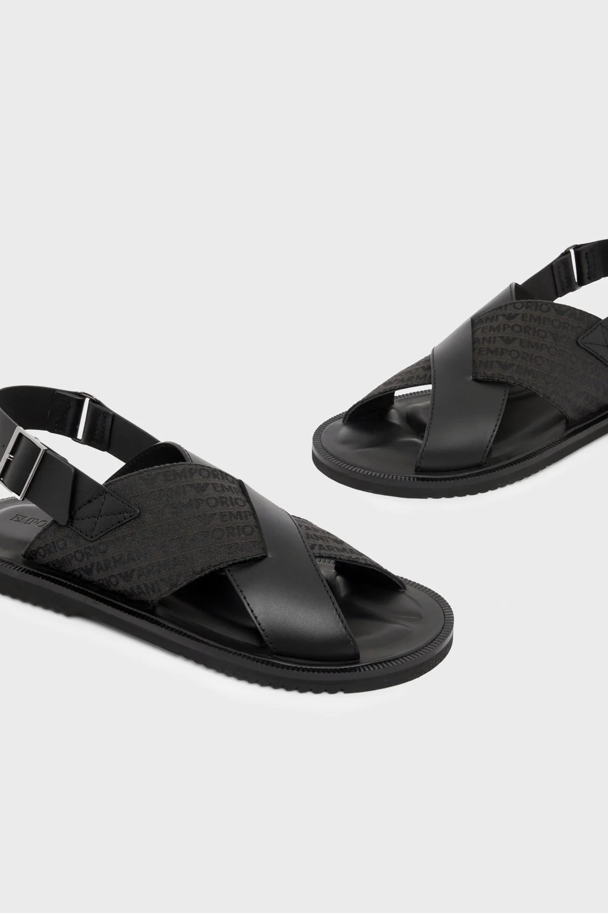 Emporio Armani % 100 Deri Jakarlı Çapraz Bantlı Erkek Sandalet EM004323 AF25617 MC012 SİYAH - 4
