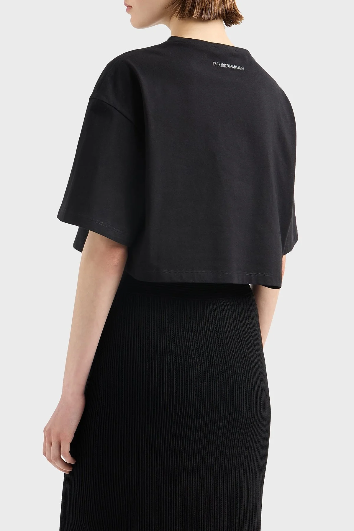 Emporio Armani % 100 Pamuk Taşlı Regular Fit Bisiklet Yaka Crop Bayan T Shirt EW000897 AF12573 UC001 SİYAH - 8