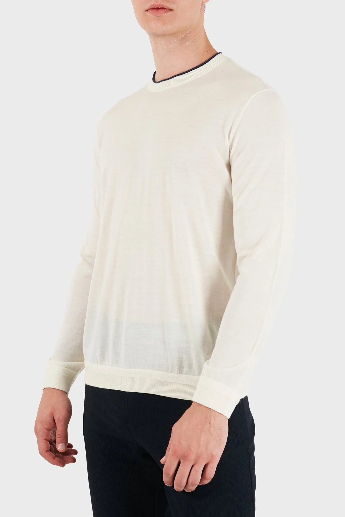 Emporio Armani % 100 Yün Regular Fit Bisiklet Yaka Erkek Kazak EM006225 AF27805 U0003 Beyaz - 5