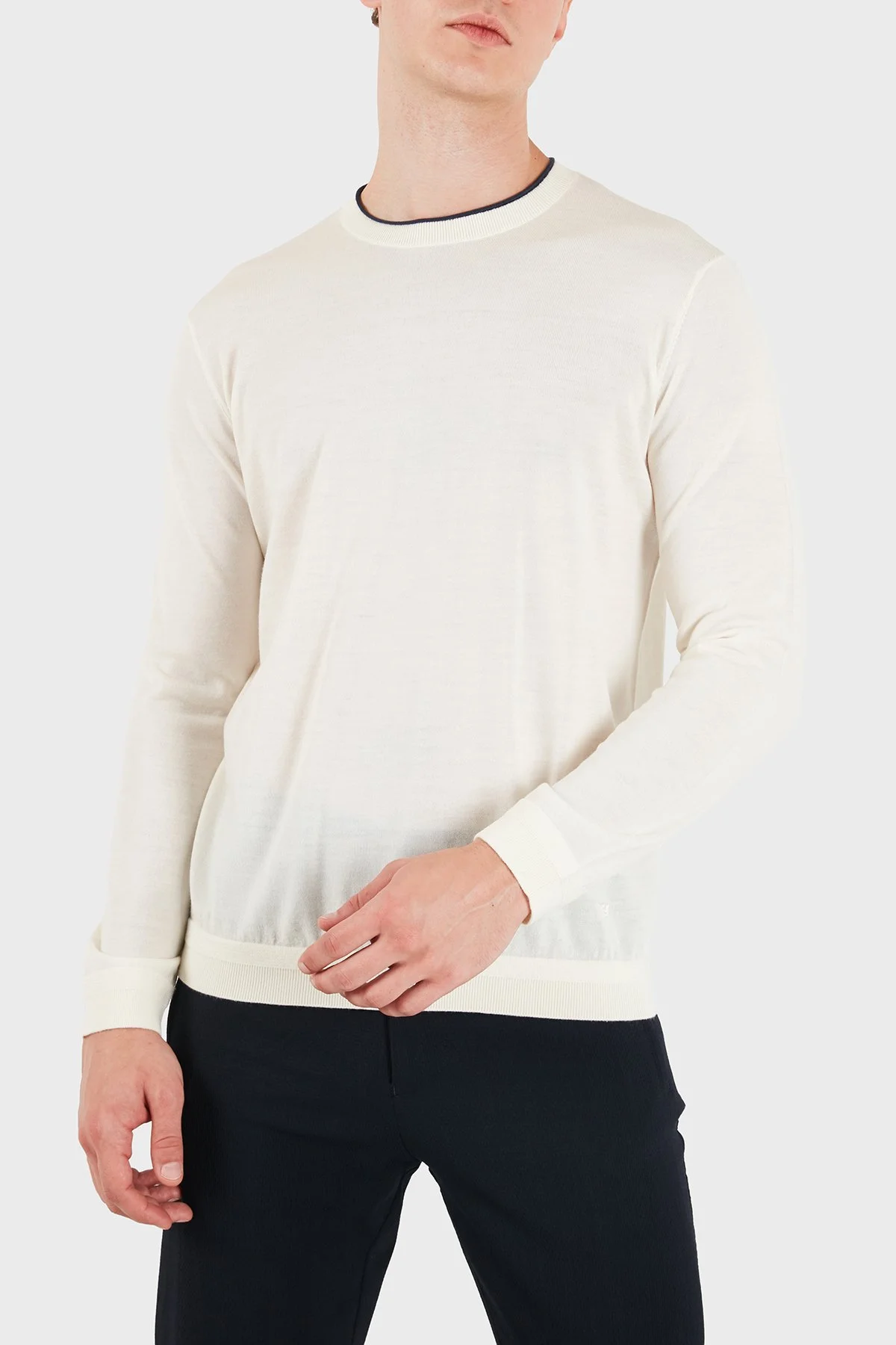 Emporio Armani % 100 Yün Regular Fit Bisiklet Yaka Erkek Kazak EM006225 AF27805 U0003 Beyaz - 6