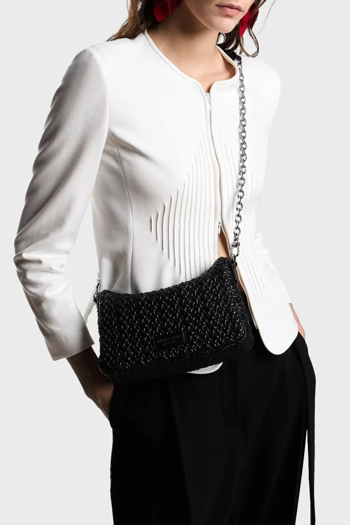 Emporio Armani 4G Kabartmalı Logoolu Çıkarılabilir Zincir Askılı Bayan Çanta EW002961 AF19228 UC001 SİYAH - 2