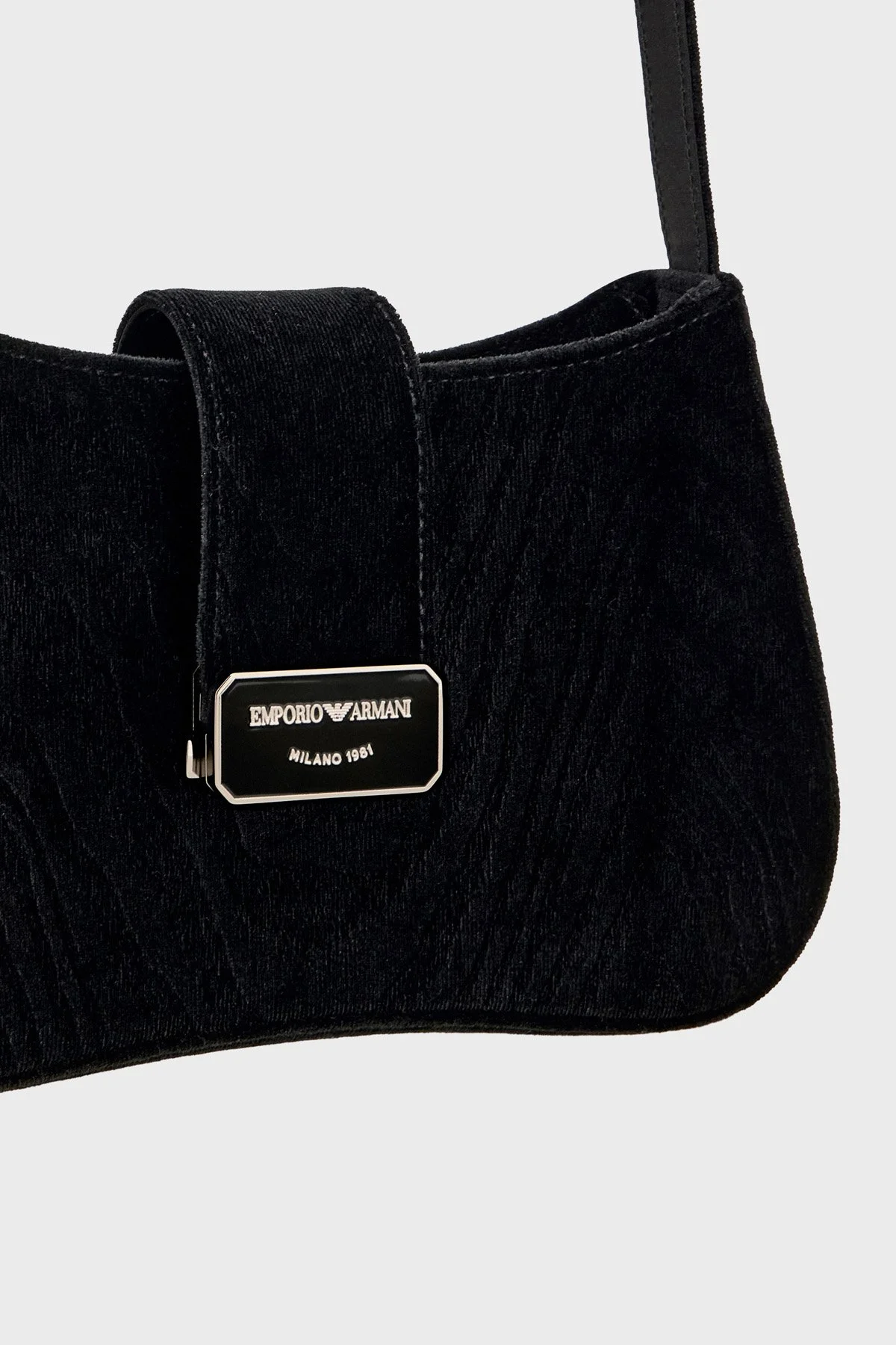 Emporio Armani Ayarlanabilir Askılı Kadife Kadın Çanta EW001778 AF28100 UC001 Siyah - 5
