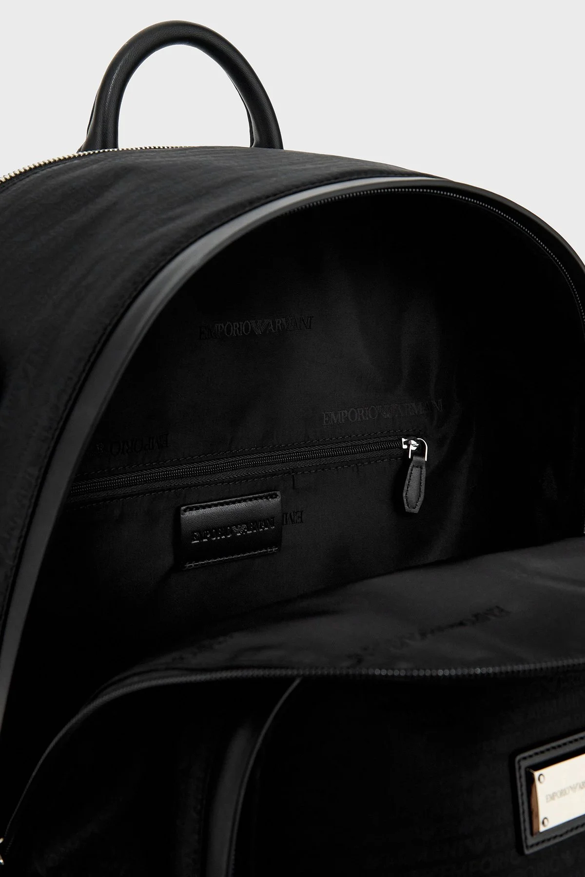 Emporio Armani Ayarlanabilir Omuz Askılı Erkek Sırt Çantası EM006563 AF28660 UC001 Siyah - 7
