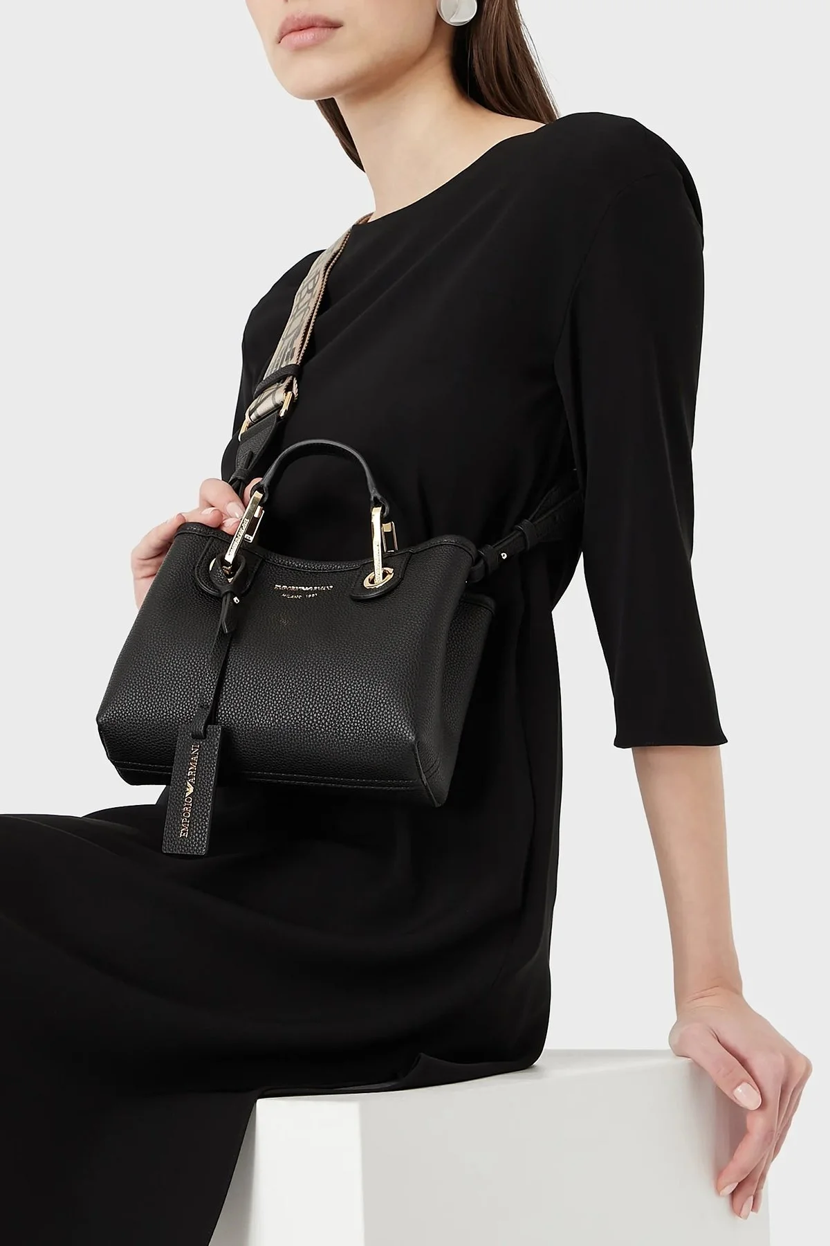 Emporio Armani Marka Logolu Ayarlanabilir Askılı Bayan Çanta Y3D176 YFO5B 85218 SİYAH - 2