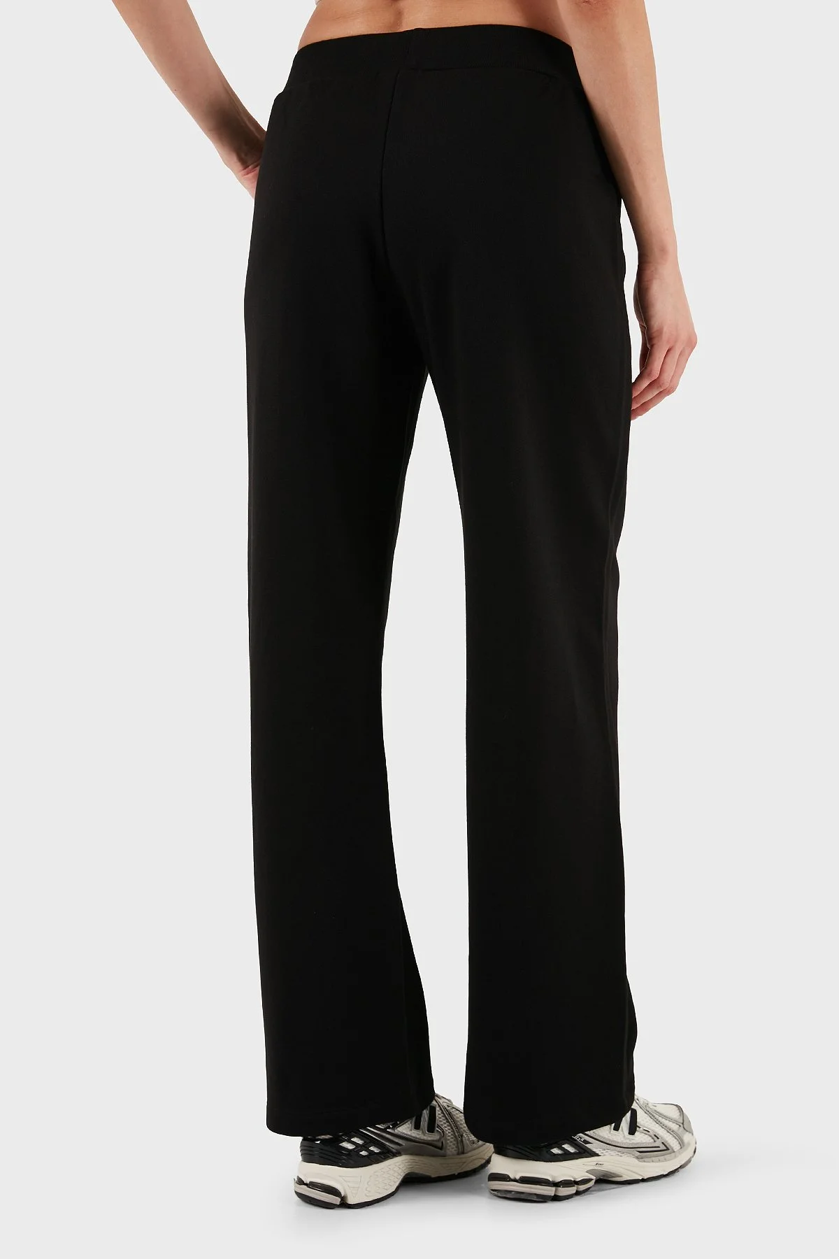 Emporio Armani Çimalı Regular Fit Lastikli Bel Geniş Paça Bayan Pantolon EW002053 AF15356 UC001 SİYAH - 3