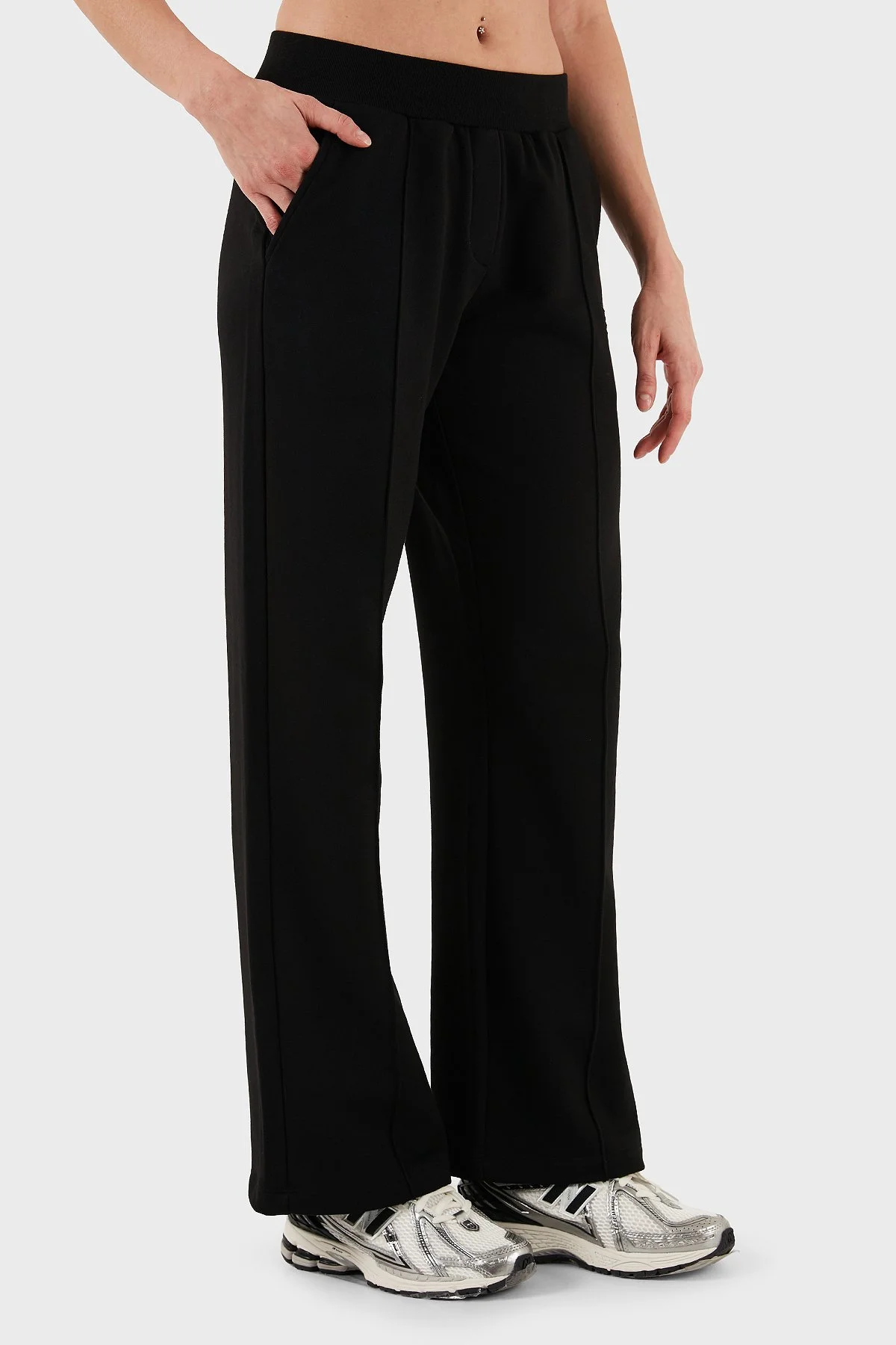 Emporio Armani Çimalı Regular Fit Lastikli Bel Geniş Paça Kadın Pantolon EW002053 AF15356 UC001 SİYAH - 4