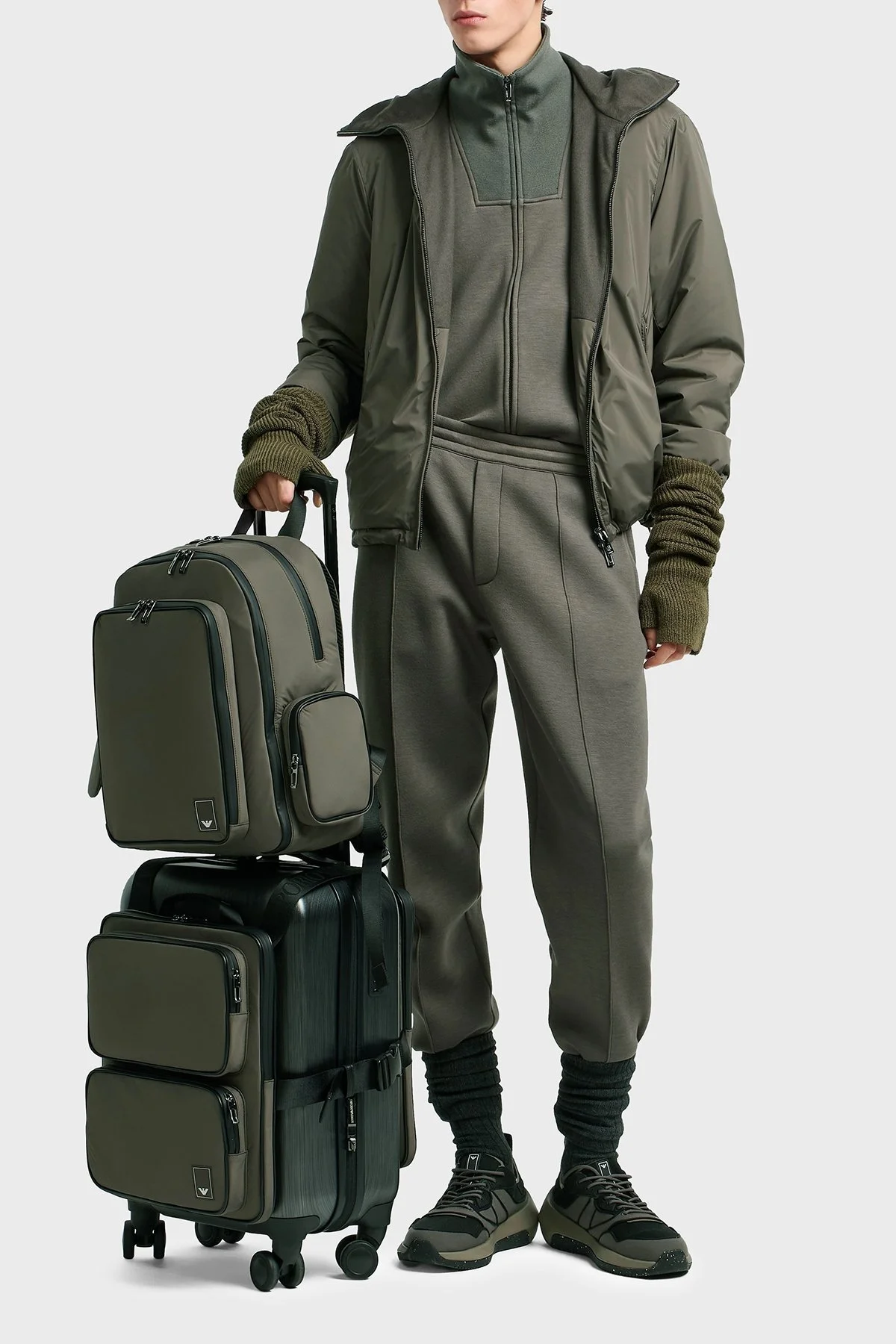 Emporio Armani Çimalı Regular Fit Normal Bel Jogger Erkek Pantolon EM003051 AF17545 U8143 HAKİ - 2