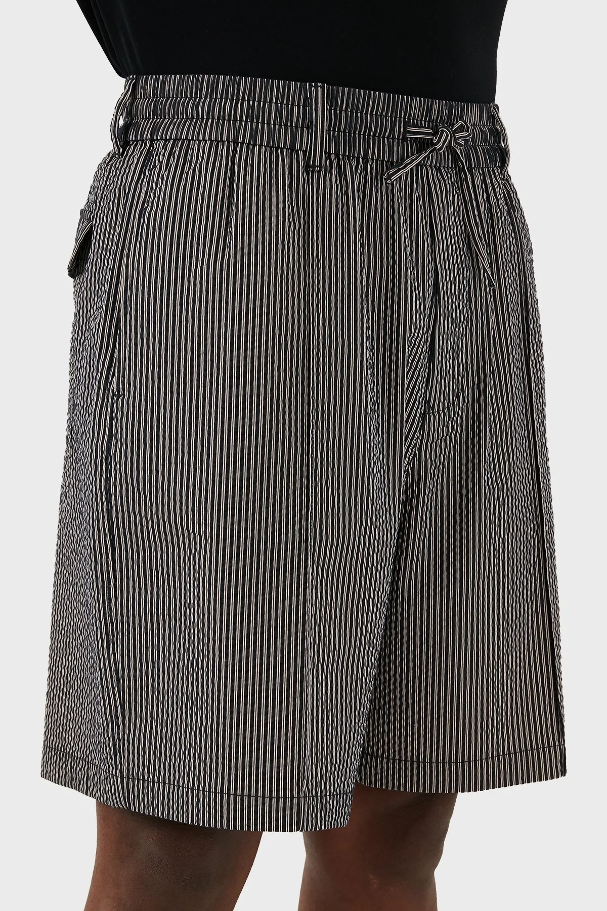 Emporio Armani Çizgili Gofre Relaxed Fit Erkek Short 3D1PE2 1NPIZ F014 SİYAH-BEYAZ - 5