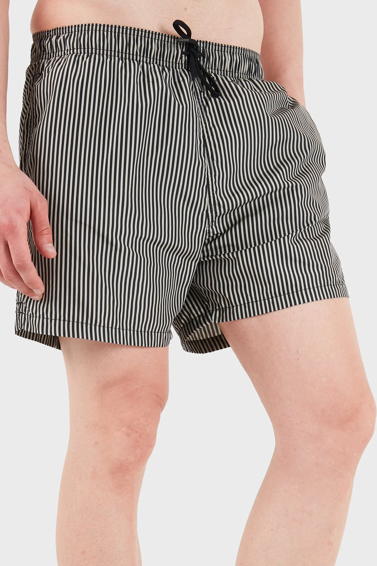 Emporio Armani Çizgili Mayo Short Erkek Deniz Şortu EM000583 AF20445 F1039 SİYAH-BEJ - 4