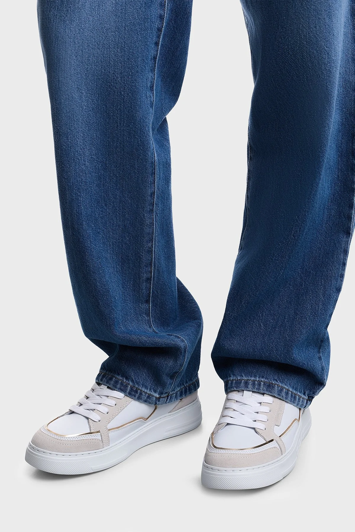 Emporio Armani Deri Logolu Sneaker Kadın Ayakkabı EW003081 AF25727 MZ773 BEYAZ-GOLD - 2