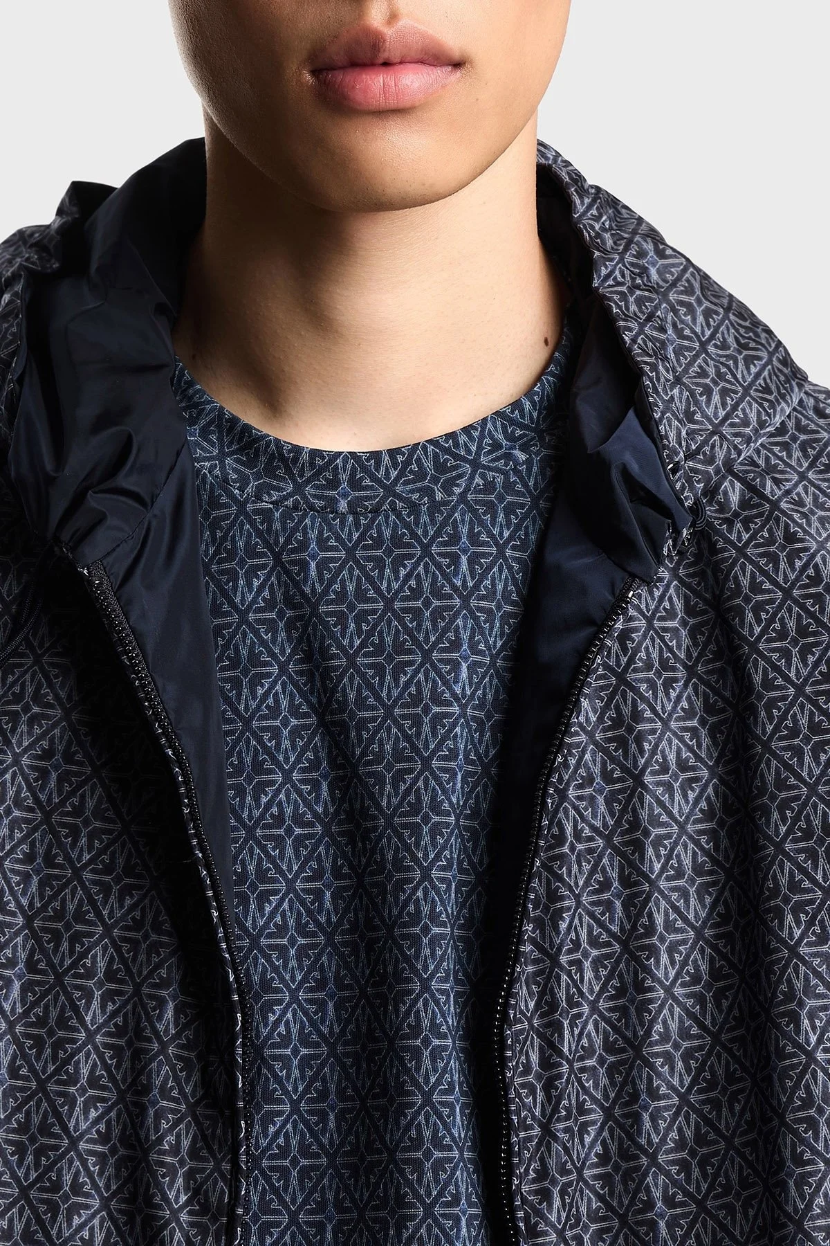 Emporio Armani Desenli Çift Taraflı Comfort Fit Kapüşonlu Erkek Mont EM003265 AF12021 FB286 LACİVERT - 5