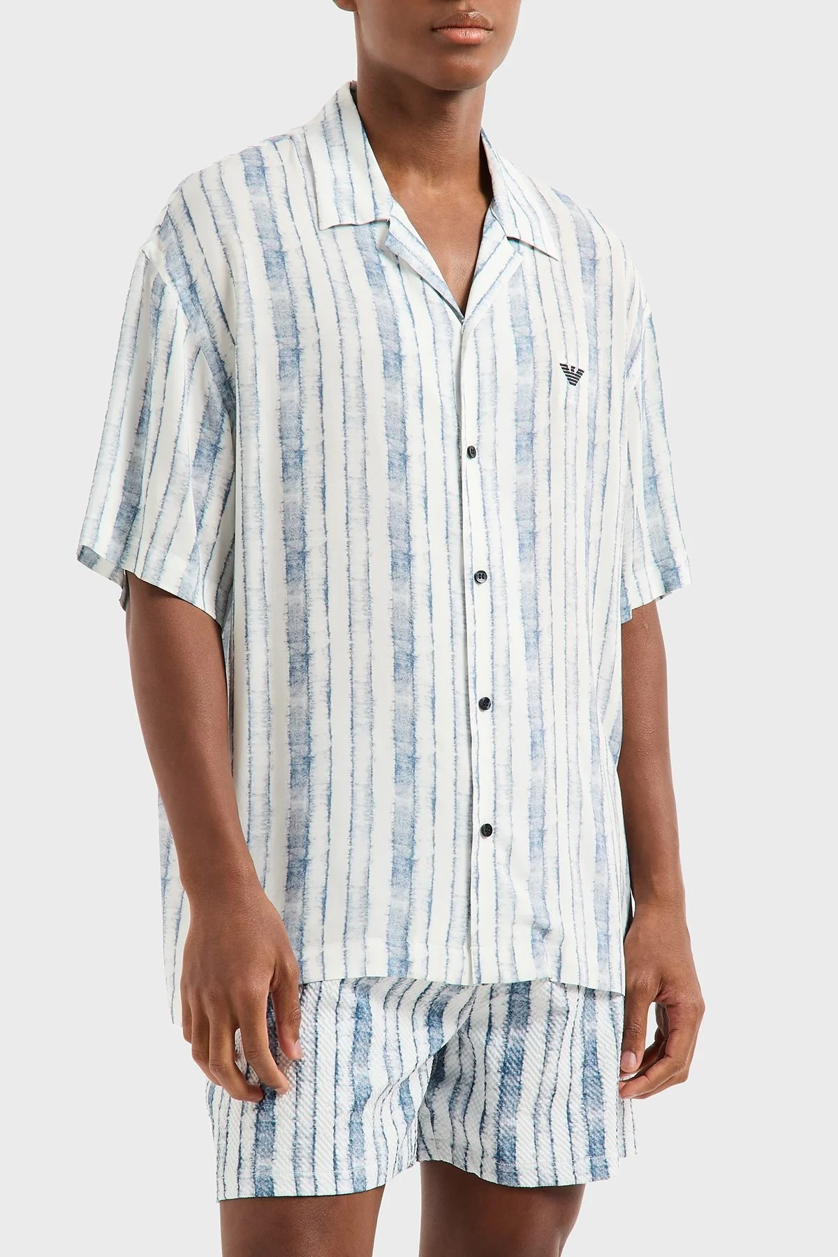 Emporio Armani Desenli Comfort Fit Apaş Yaka Kısa Kollu Erkek Gömlek EM000593 AF12351 F0027 BEYAZ-MAVİ - 1