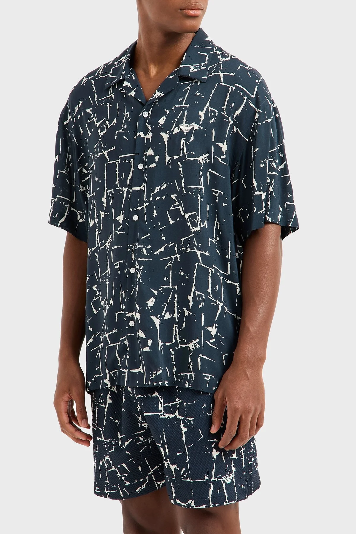 Emporio Armani Desenli Comfort Fit Apaş Yaka Kısa Kollu Erkek Gömlek EM000593 AF12351F B070 LACİVERT-BEYAZ - 1