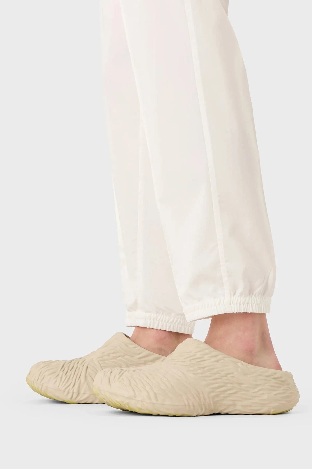 Emporio Armani Elastik Belli Büzme İpli Regular Fit Cepli Erkek Pantolon 3R1PF5 1NSEZ 0101 BEYAZ - 12