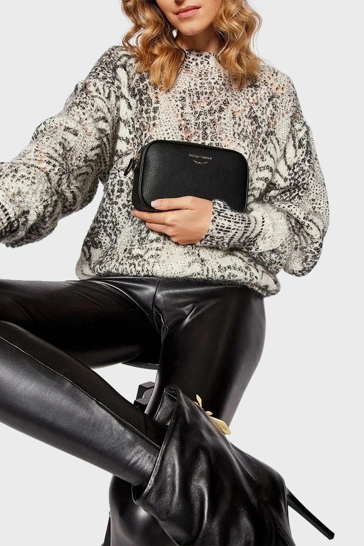 Emporio Armani Fermuarlı Omuz Askılı Bayan Çanta Y3H276 YFO5B 85218 SİYAH - 7