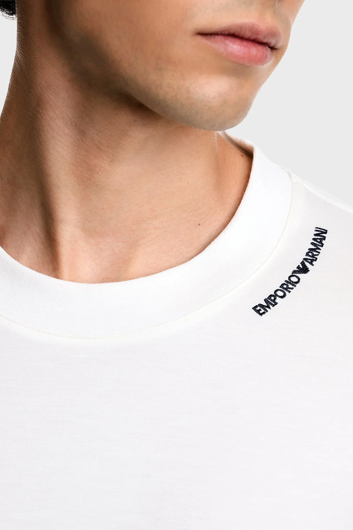 Emporio Armani İpek Karışımlı Bisiklet Yaka Uzun Kollu Erkek T Shirt EM006771 AF13721 U0003 Beyaz - 5