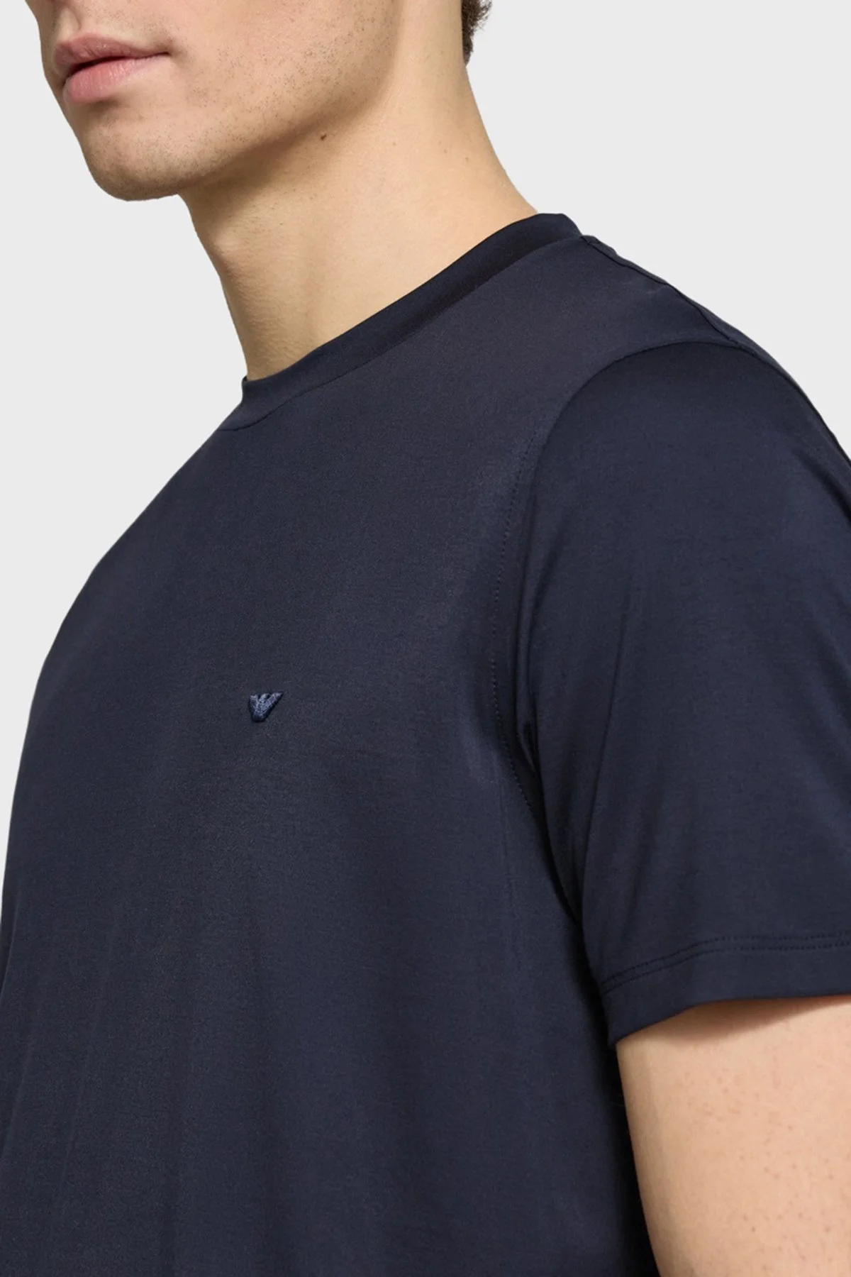 Emporio Armani İpek Karışımlı Regular Fit Logolu Bisiklet Yaka Erkek T Shirt EM004586 AF13721 UB118 LACİVERT - 4