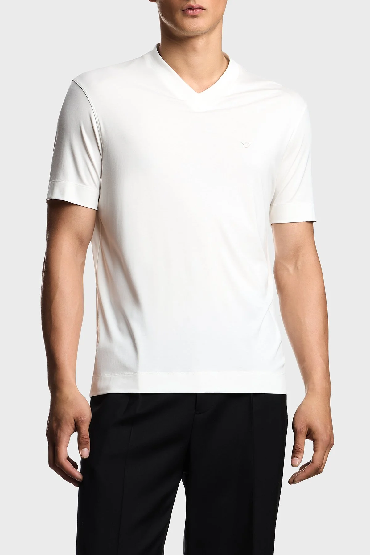 Emporio Armani İpek Karışımlı Regular Fit V Yaka Jarse Erkek T Shirt EM003465 AF13721 U0003 EKRU - 1