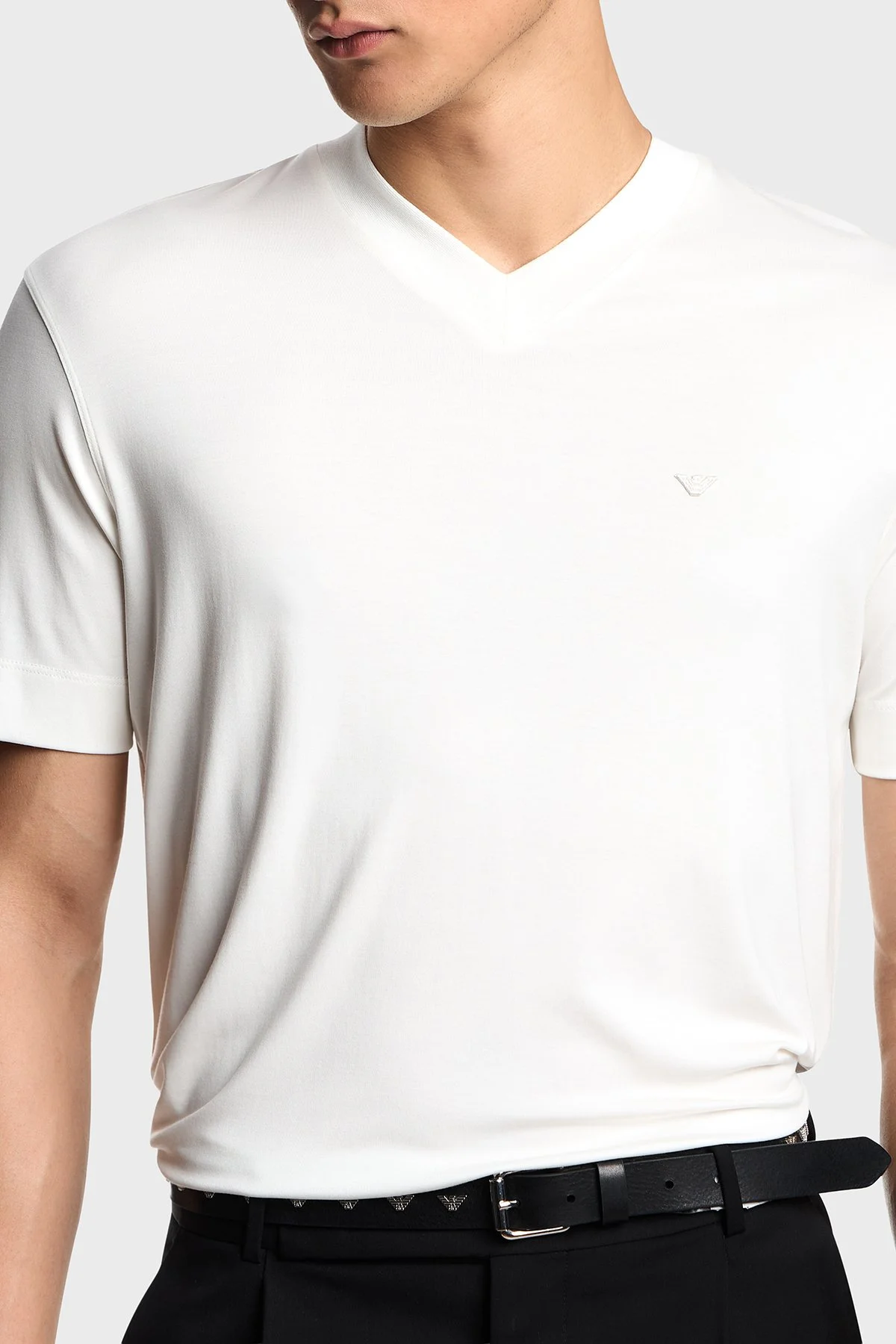 Emporio Armani İpek Karışımlı Regular Fit V Yaka Jarse Erkek T Shirt EM003465 AF13721 U0003 EKRU - 4