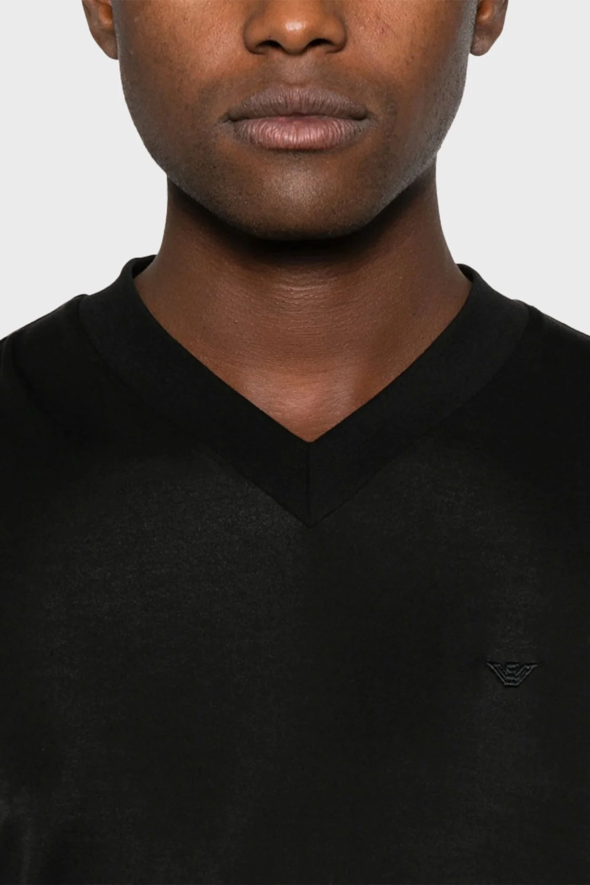 Emporio Armani İpek Karışımlı Regular Fit V Yaka Jarse Erkek T Shirt EM003465 AF13721 UC001 SİYAH - 3