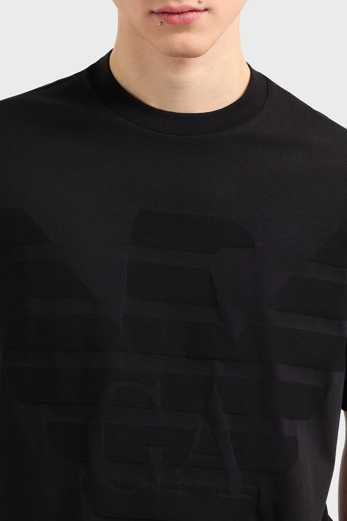 Emporio Armani Jakarlı Logo Baskılı % 100 Pamuk Regular Fit Sıfır Yaka Erkek T Shirt EM000943 AF10762 FC158 SİYAH - 4