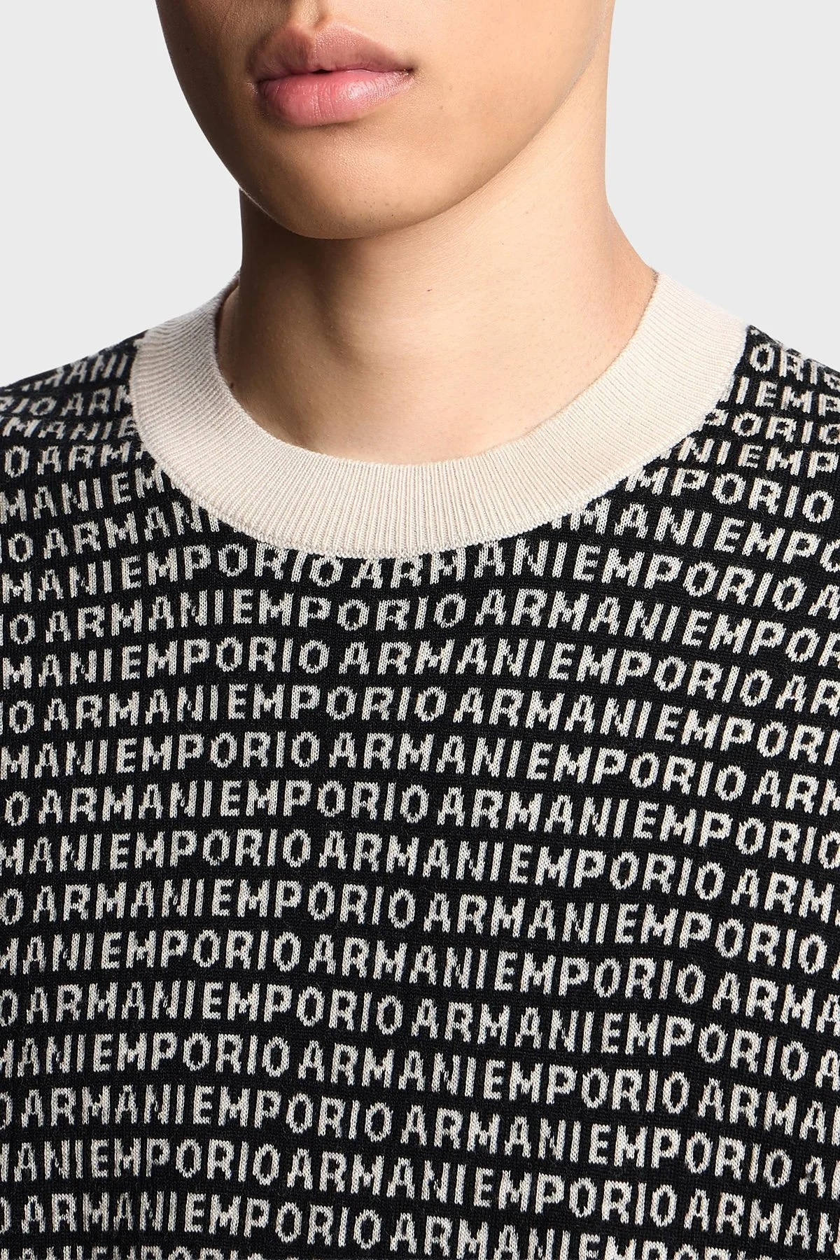 Emporio Armani Jakarlı Logo Baskılı % 100 Yün Bisiklet Yaka Erkek Kazak EM002630 AF14199 FC104 SİYAH - 4