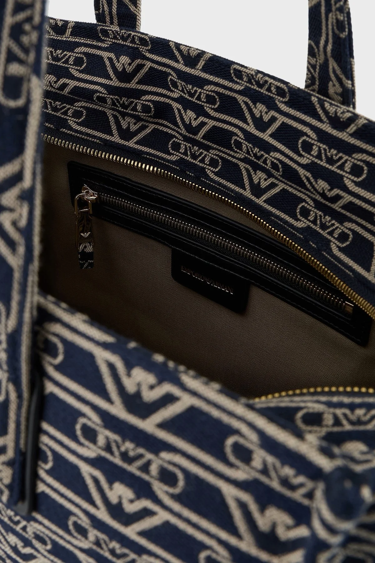 Emporio Armani Jakarlı Logo Baskılı Çıkarılabilir Askılı Medium Bayan Çanta EW000370 AF12993 FB237 EKRU-LACİVERT - 4