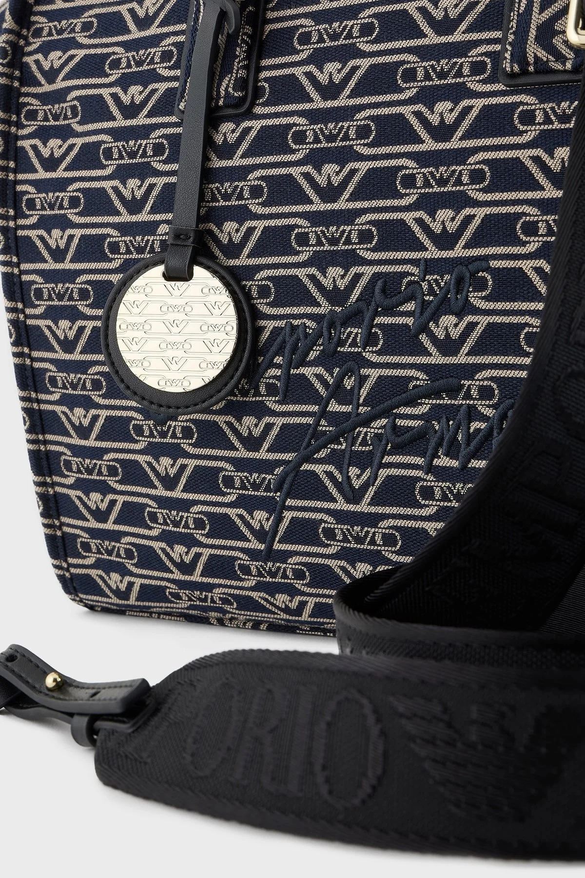 Emporio Armani Jakarlı Logo Baskılı Çıkarılabilir Askılı Medium Bayan Çanta EW000370 AF12993 FB237 EKRU-LACİVERT - 5