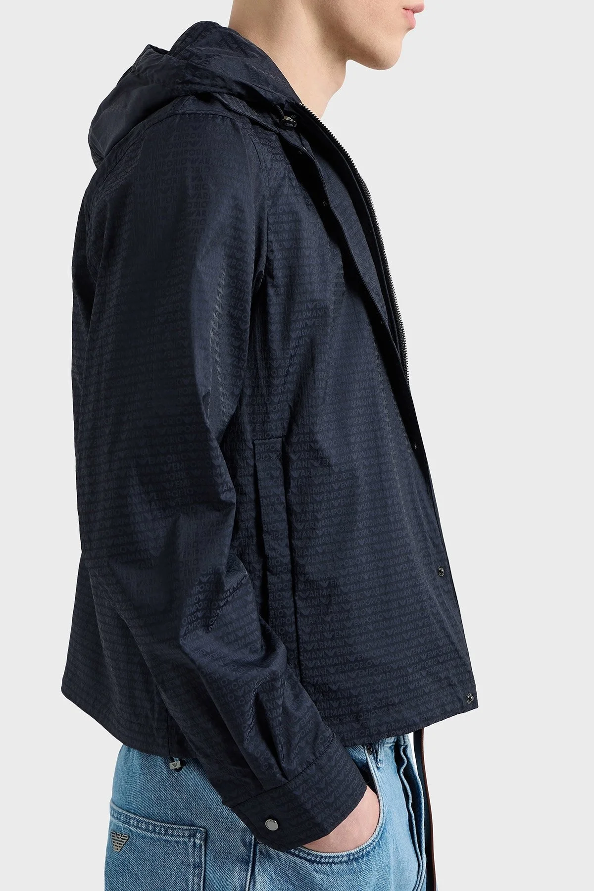 Emporio Armani Jakarlı Logo Baskılı Regular Fit Çıkarılabilir Kapüşonlu Erkek Mont EM001003 AF15384 UB118 LACİVERT - 4