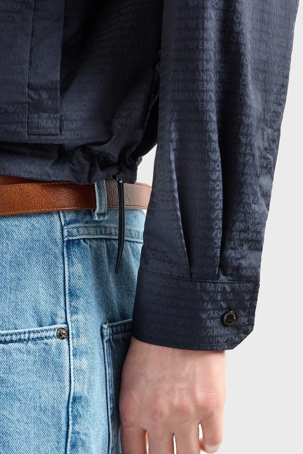 Emporio Armani Jakarlı Logo Baskılı Regular Fit Çıkarılabilir Kapüşonlu Erkek Mont EM001003 AF15384 UB118 LACİVERT - 5