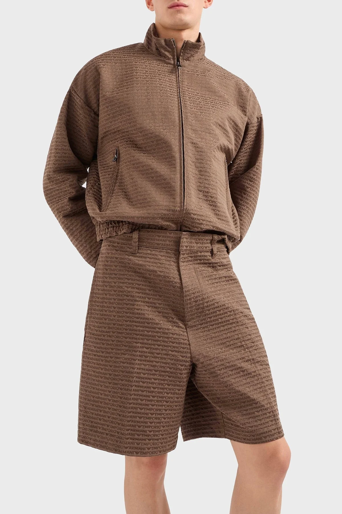 Emporio Armani Jakarlı Pamuklu Regular Fit Yüksek Bel Geniş Paça Erkek Short EM001200 AF13688 U6195 KAHVE - 3