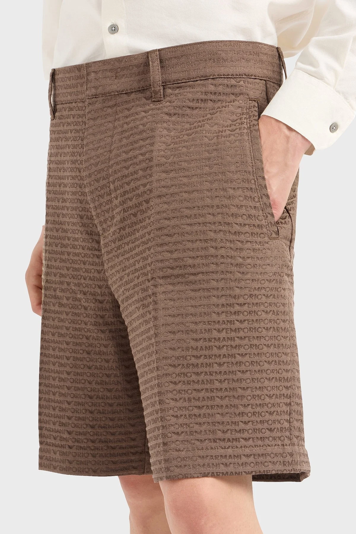 Emporio Armani Jakarlı Pamuklu Regular Fit Yüksek Bel Geniş Paça Erkek Short EM001200 AF13688 U6195 KAHVE - 4