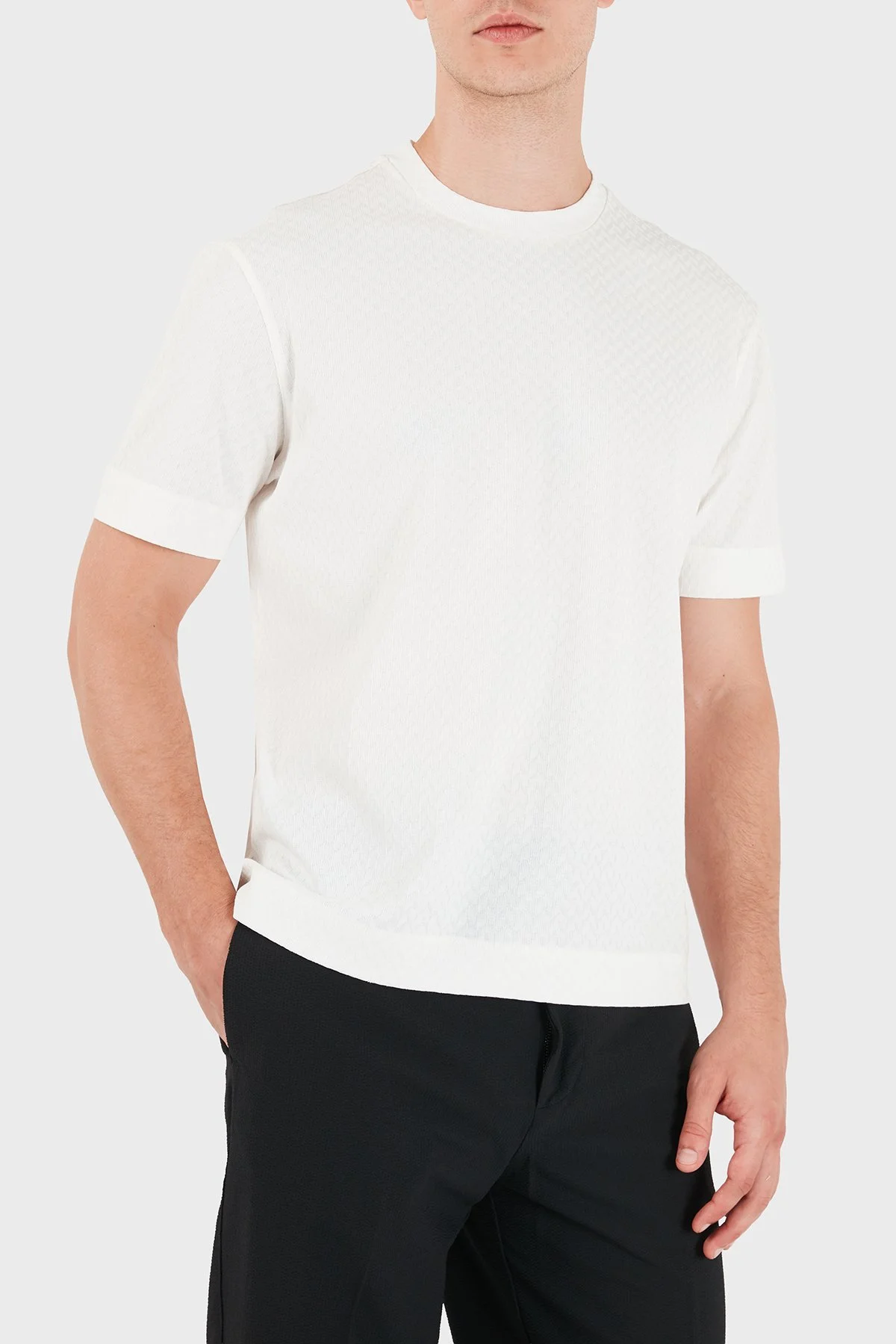 Emporio Armani Jakarlı Regular Fit Bisiklet Yaka Erkek T Shirt EM007038 AF10762 F0240 Beyaz - 5