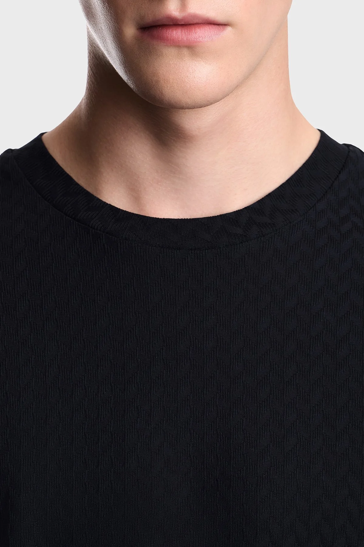 Emporio Armani Jakarlı Regular Fit Bisiklet Yaka Erkek T Shirt EM007038 AF10762 FB561 Lacivert - 5