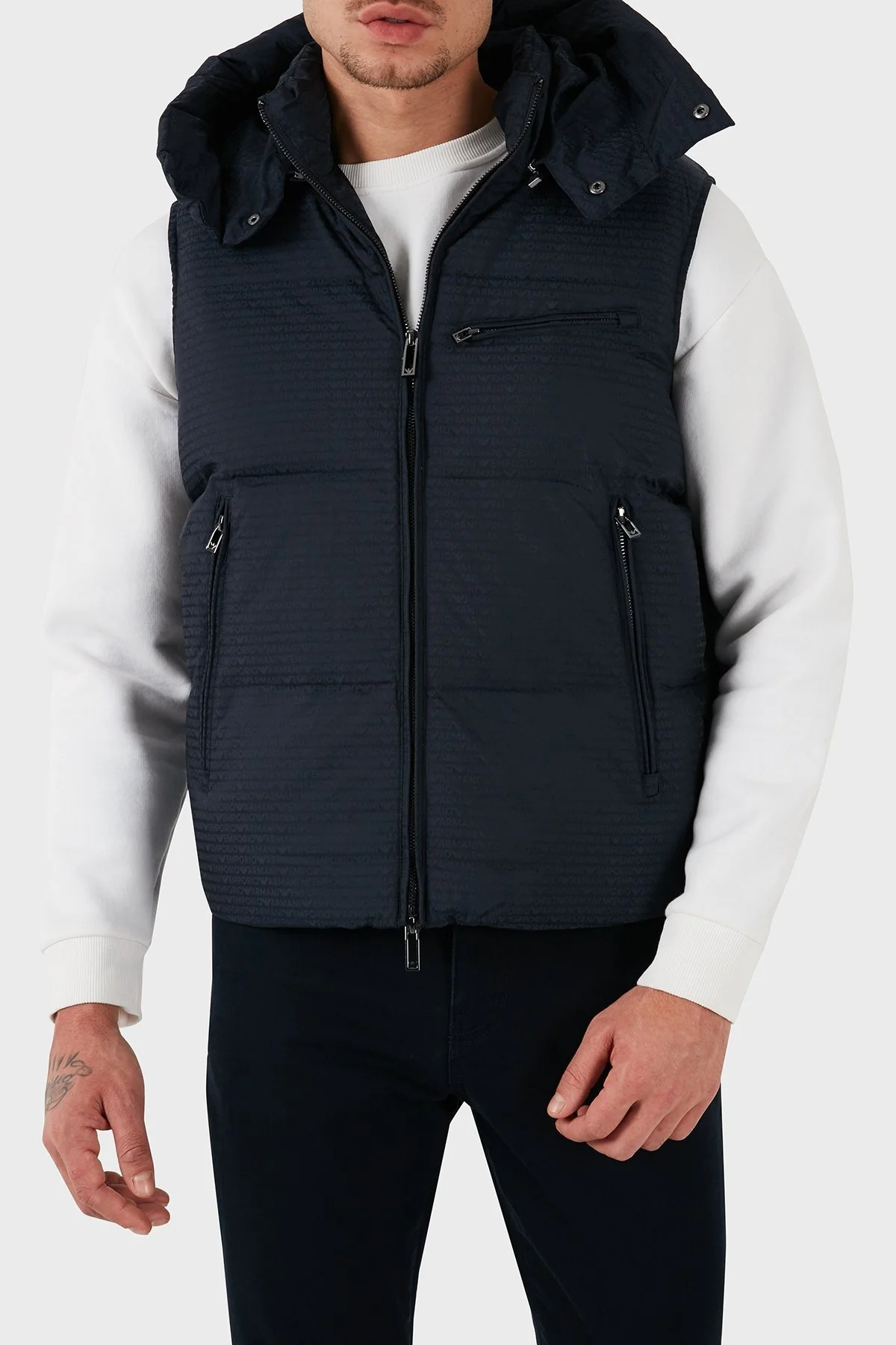 Emporio Armani Jakarlı Regular Fit Çıkarılabilir Kapüşonlu Şişme Erkek Yelek 6D1B66 1NNXZ 0920 LACİVERT - 1