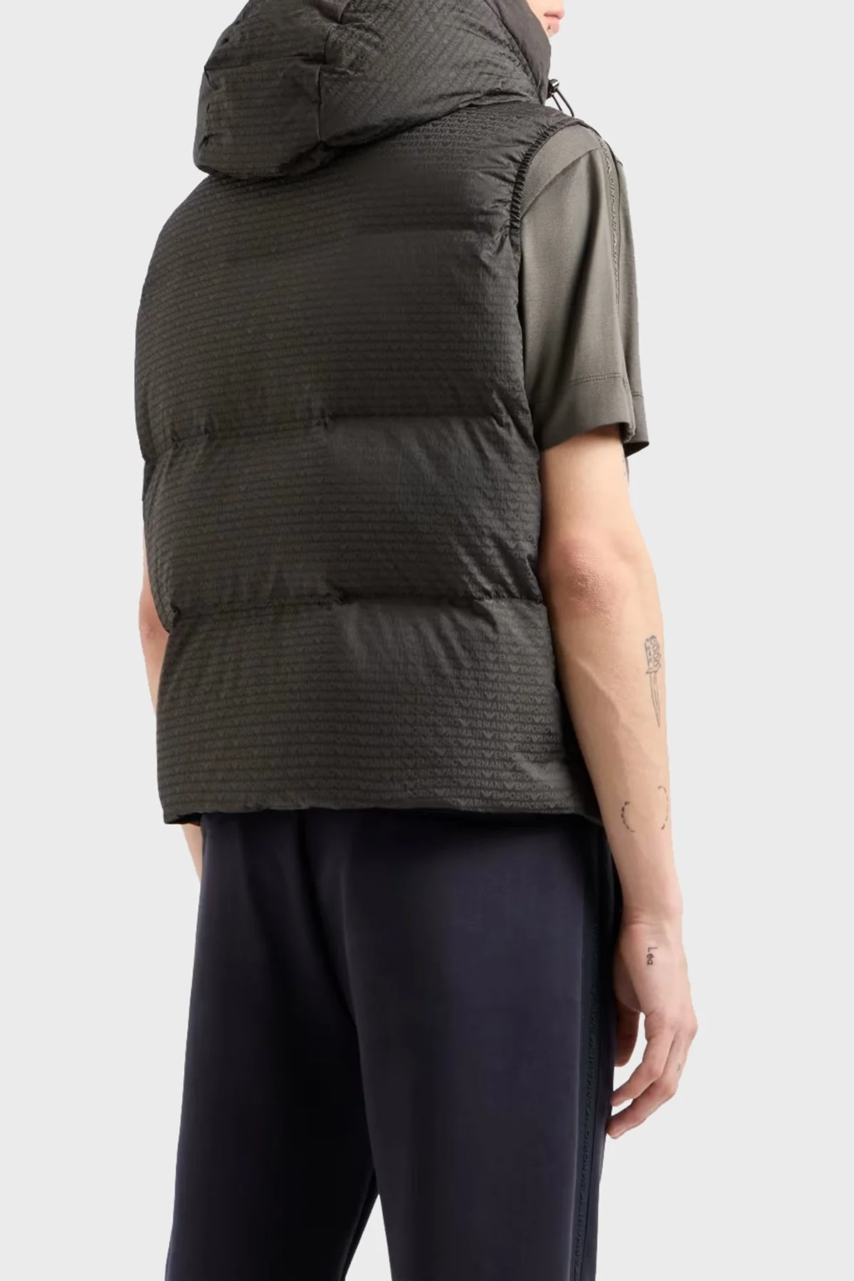 Emporio Armani Jakarlı Regular Fit Çıkarılabilir Kapüşonlu Şişme Erkek Yelek 6D1B66 1NNXZ 05A6 HAKİ - 3