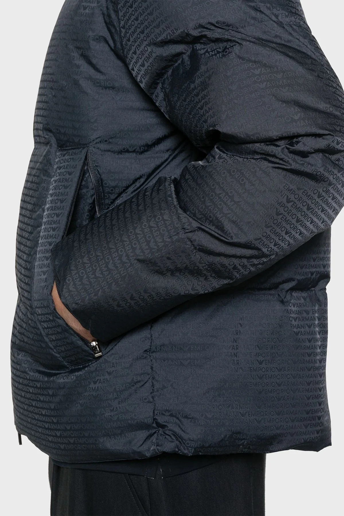 Emporio Armani Jakarlı Regular Fit Kuş Tüyü Dolgulu Çıkarılabilir Kapüşonlu Şişme Erkek Mont 6D1BC3 1NNXZ 0920 LACİVERT - 4